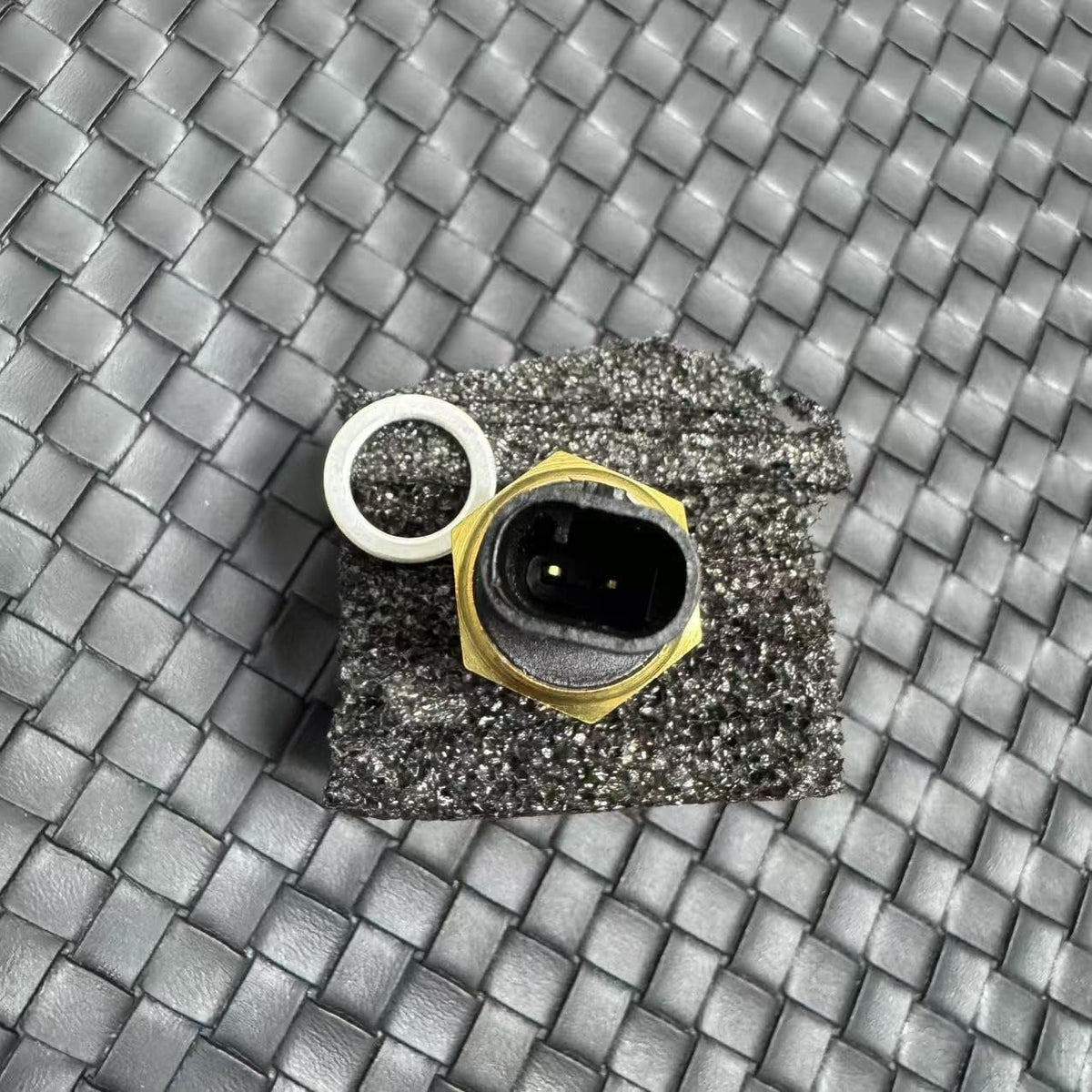 ya 10 9.16 zhengce 68224451AA Engine Coolant Temperature Sensor for Jeep 2018-2024