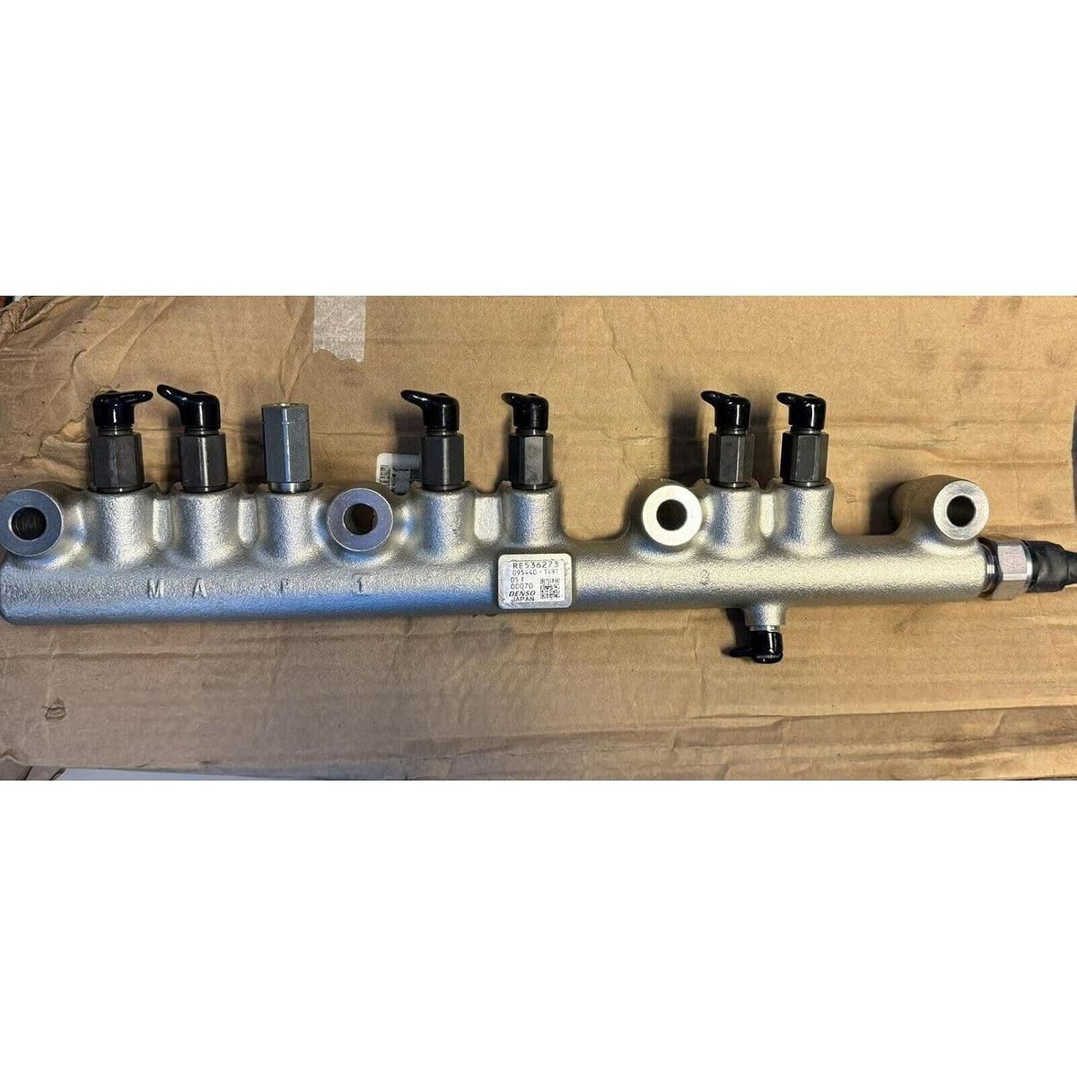 ya 16 10.20 baidi The New Fuel Rail RE536273 is Suitable for 644K 380G 350G 724P 724K 724L 744K 744L-