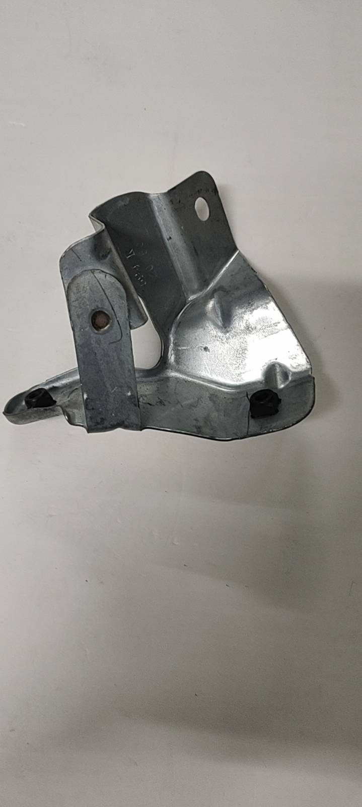 ya 5 8.7 Front Fender Bracket 26696594