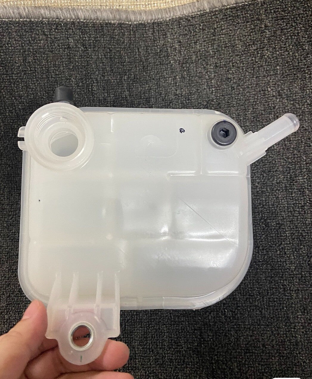 ya 9 6.5 OE Engine Coolant Reservoir 164A2-37012 for 2018-2022 for Toyota C-HR