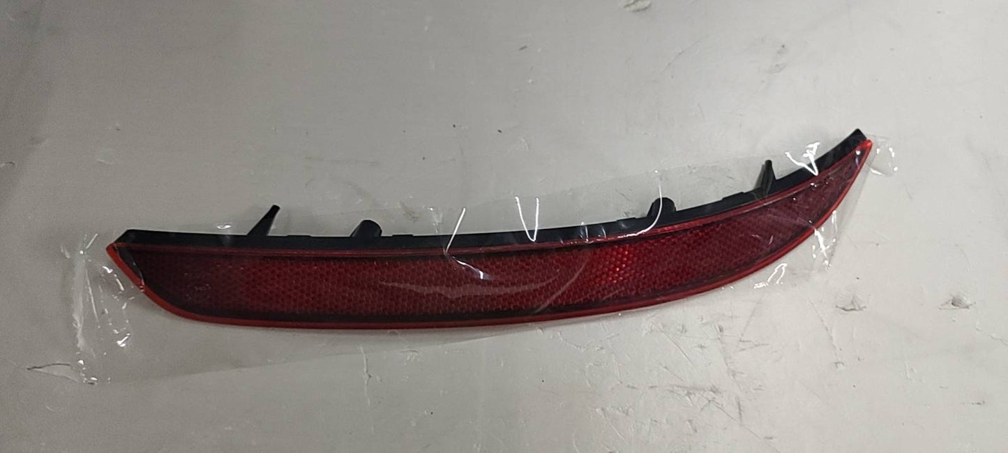 ya 11 6.6 Rear Bumper Reflector LH 90923853