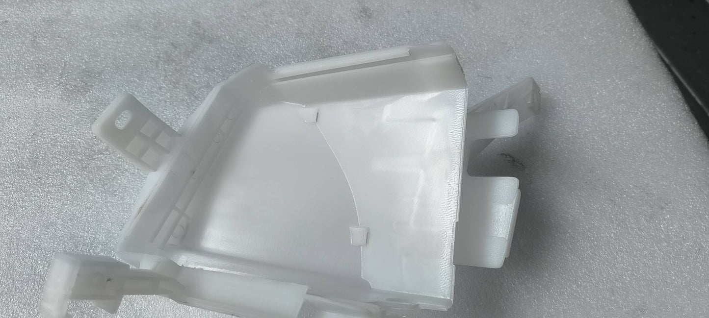 ya 5 8.7 Fuse Box Mount Bracket for Nissan 284B9-EW000 284B9EW000