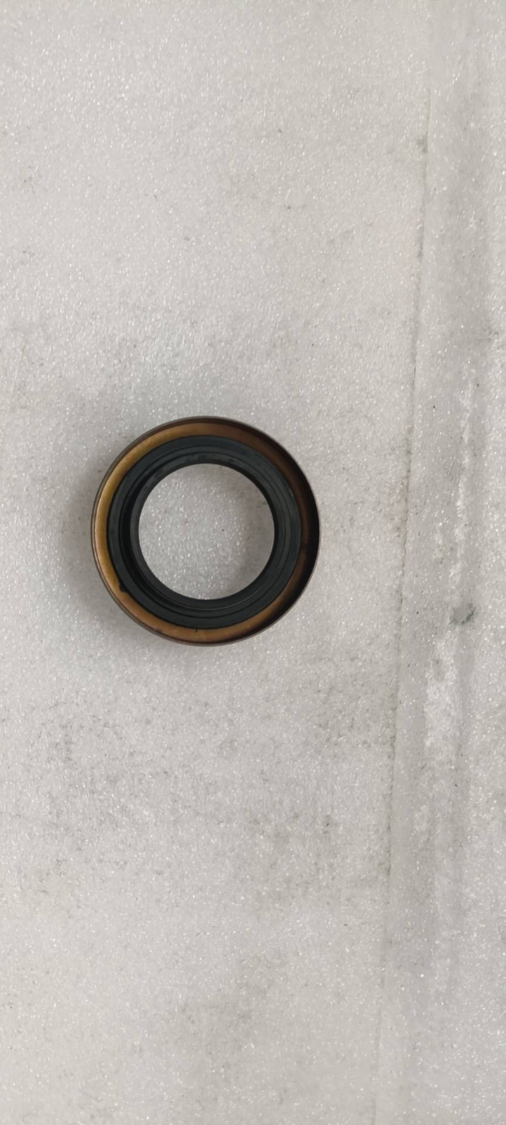 ya 5 8.7 Drive Stub Axle Shaft Oil Seal Rear Left / Right for Toyota 90311-43009