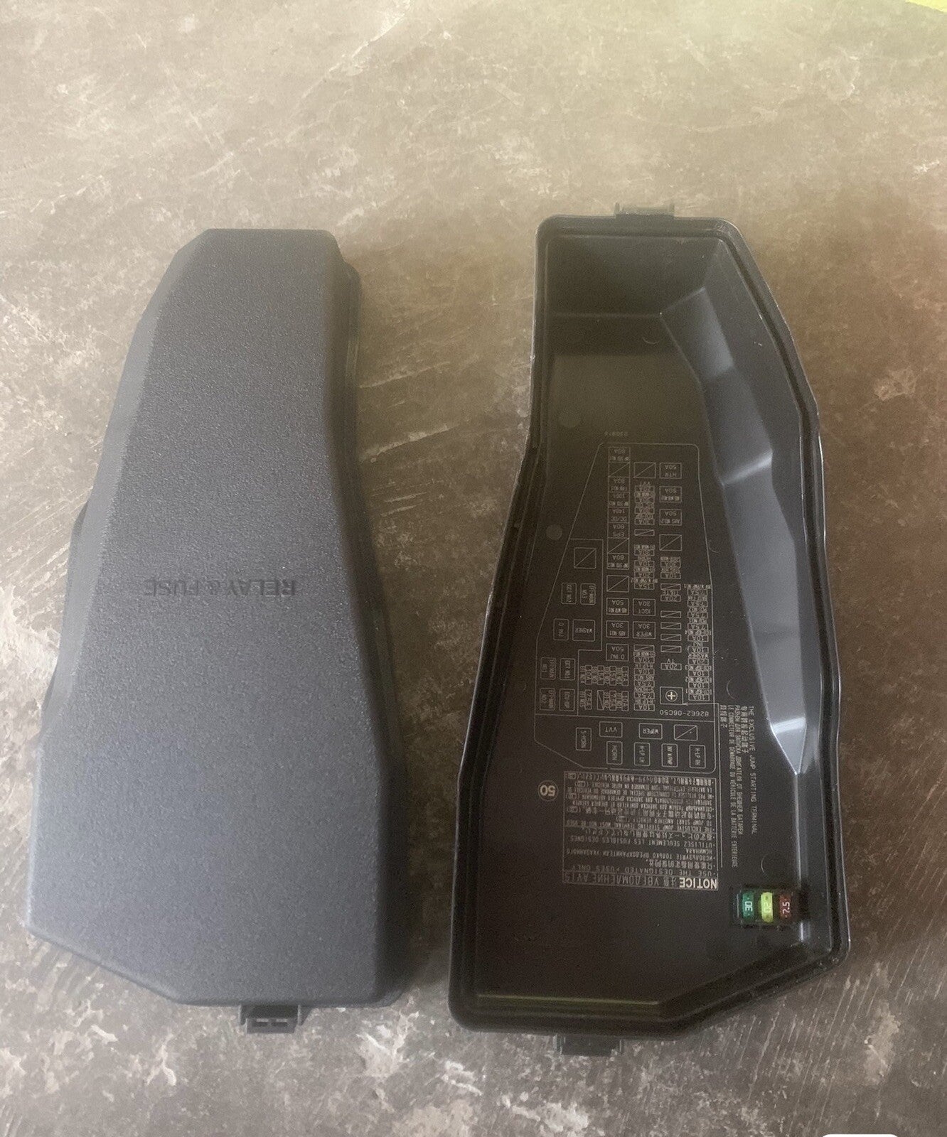 ya 5 8.7 for Toyota for Camry Fuse Box Cover OE #82662-06731 2018-2019