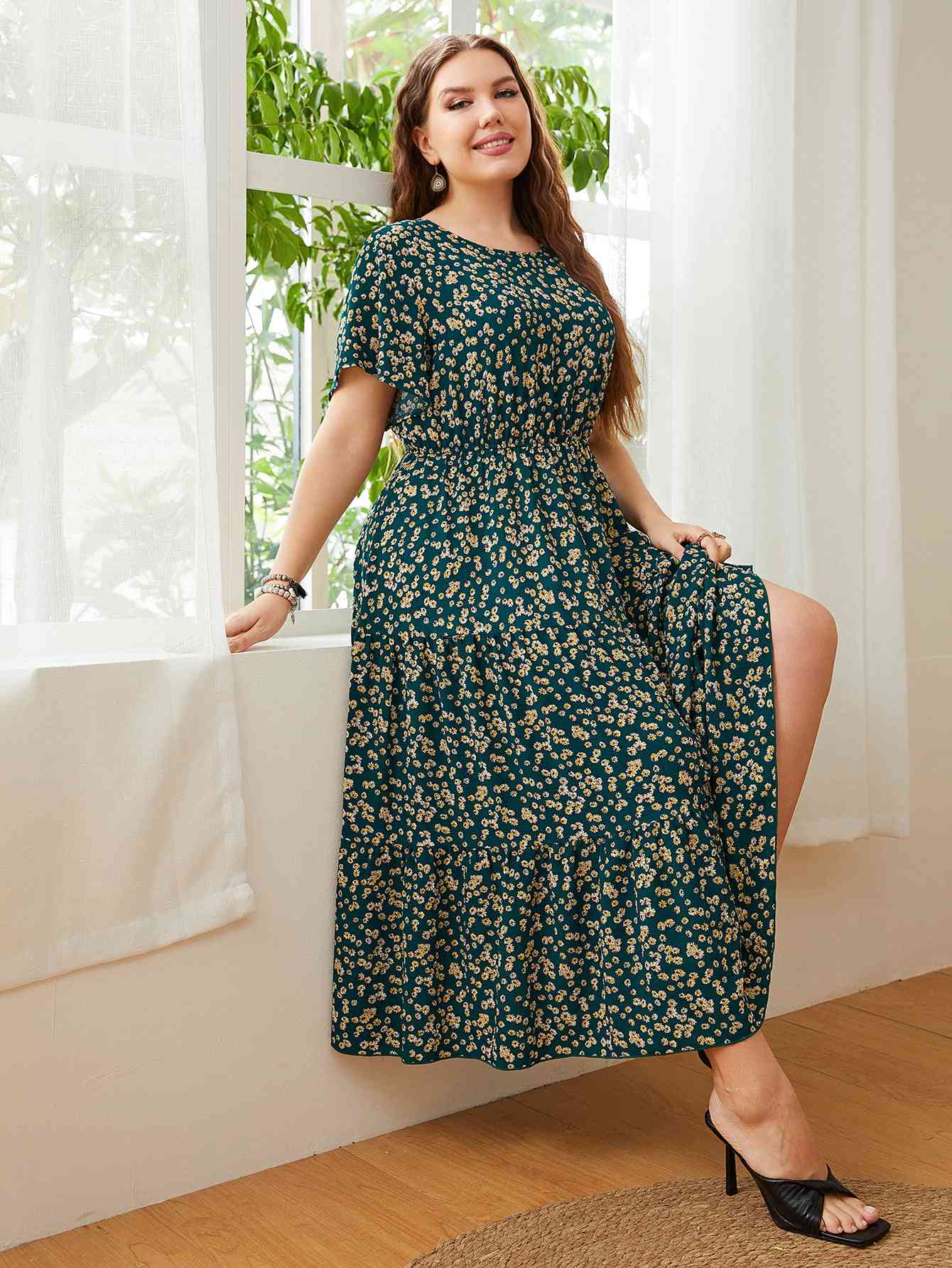 Plus Size Floral Round Neck Short Sleeve Midi Dress - Create the impossible