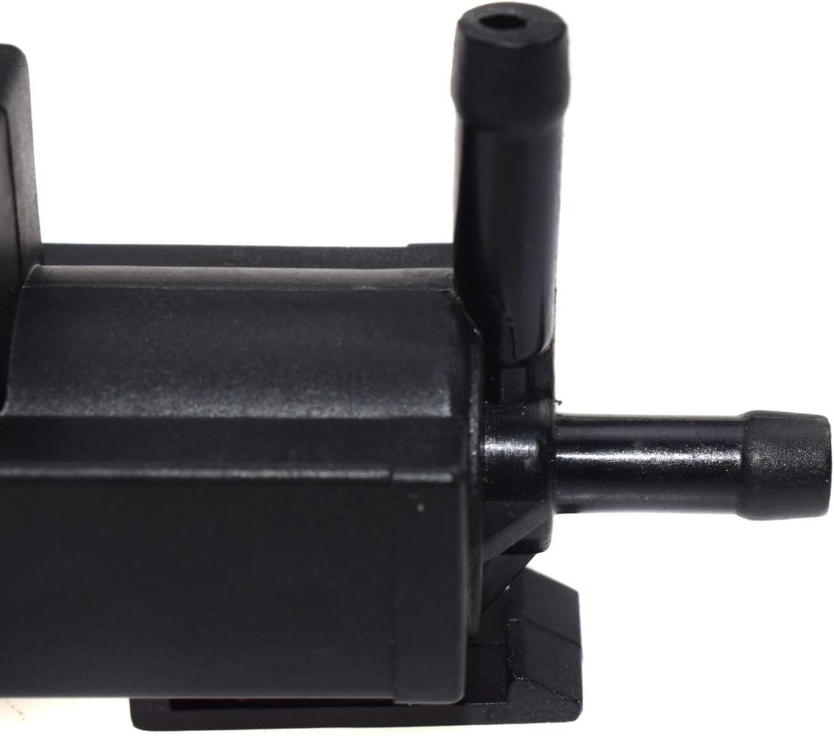 ya 4 8.14 Turbo Control Solenoid Valve for Volvo XC90 XC70 V70 S60 C70 30670448