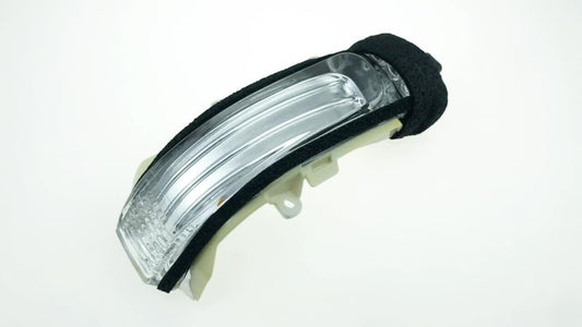 ya 4 8.10 Suitable for Toyota for Corolla for Scion XB left mirror light turn signal light 81740-22180