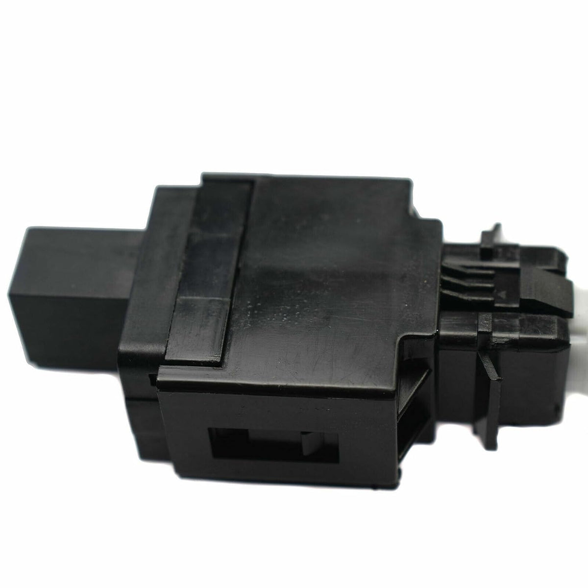 ya 5 8.10 Brake Light Switch for 00-11 for Volvo S60 S80 V70 XC70 XC90 8622064
