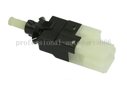 ya 4 8.8 0015456709 Brake Pedal Light Switch for Mercedes-Benz E320 E350 E550 CLS550