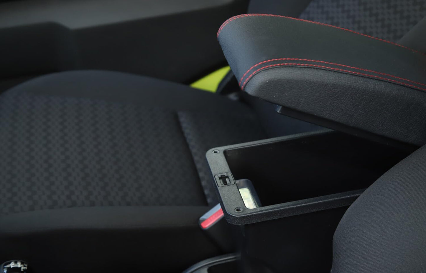 ya 5 8.10 Arm Rest Centre Console Storage Box for Suzuki Jimny 2019-2023 JB64 JB74