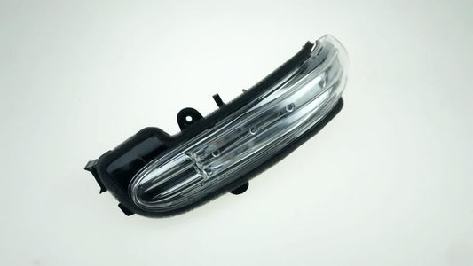 ya 4 8.10 Suitable for Mercedes-Benz C-Class W203 Right Grip Door Mirror Turn Signal Light LED 2038201621