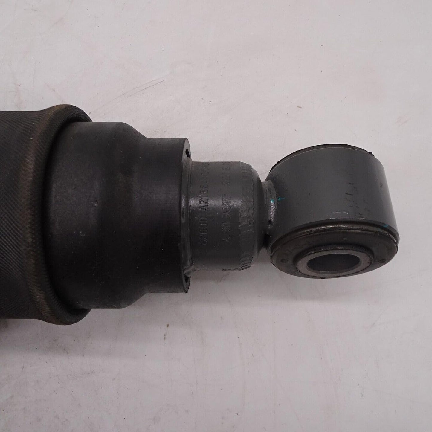 ya 8 8.24 baidi HOWO A7 AZ1664430103 Cab shock absorber