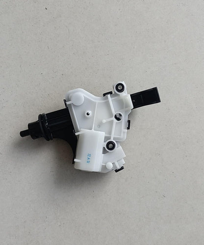 ya 4 8.14 for Toyota Fuel Filler Door Lock Actuator 77030-0E030 for 2014-2019 Highlander OE