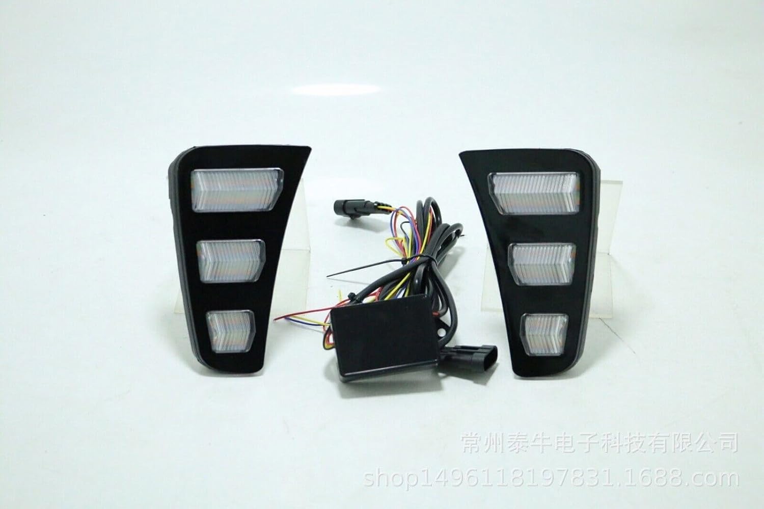 ya 4 8.24 baidi Suitable for 2017-2020 for Kia Pegas car front bumper fog light modified LED three-color components 