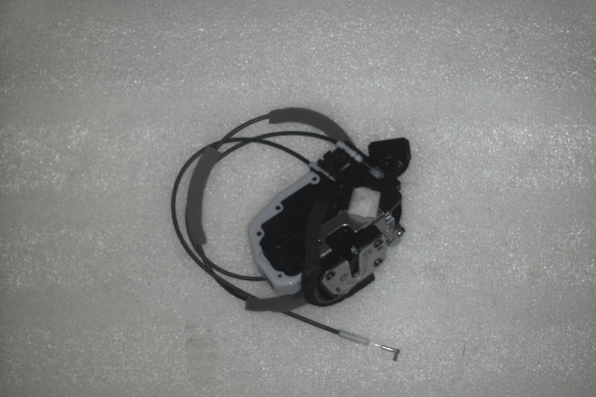 ya 11 9.14 baidiRear Door Lock for Nissan 82501-1JZ0A 825011JZ0A