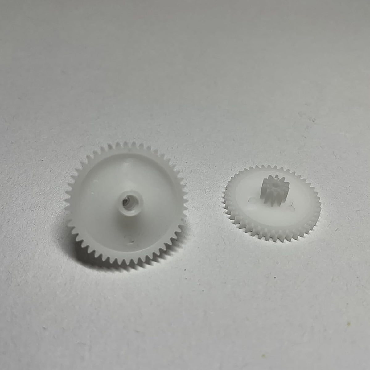 ya 26 10.21 baidi Blue Side Brush Motor Gear Replacement Gears for iRobot 5, 6, and 7 Series -