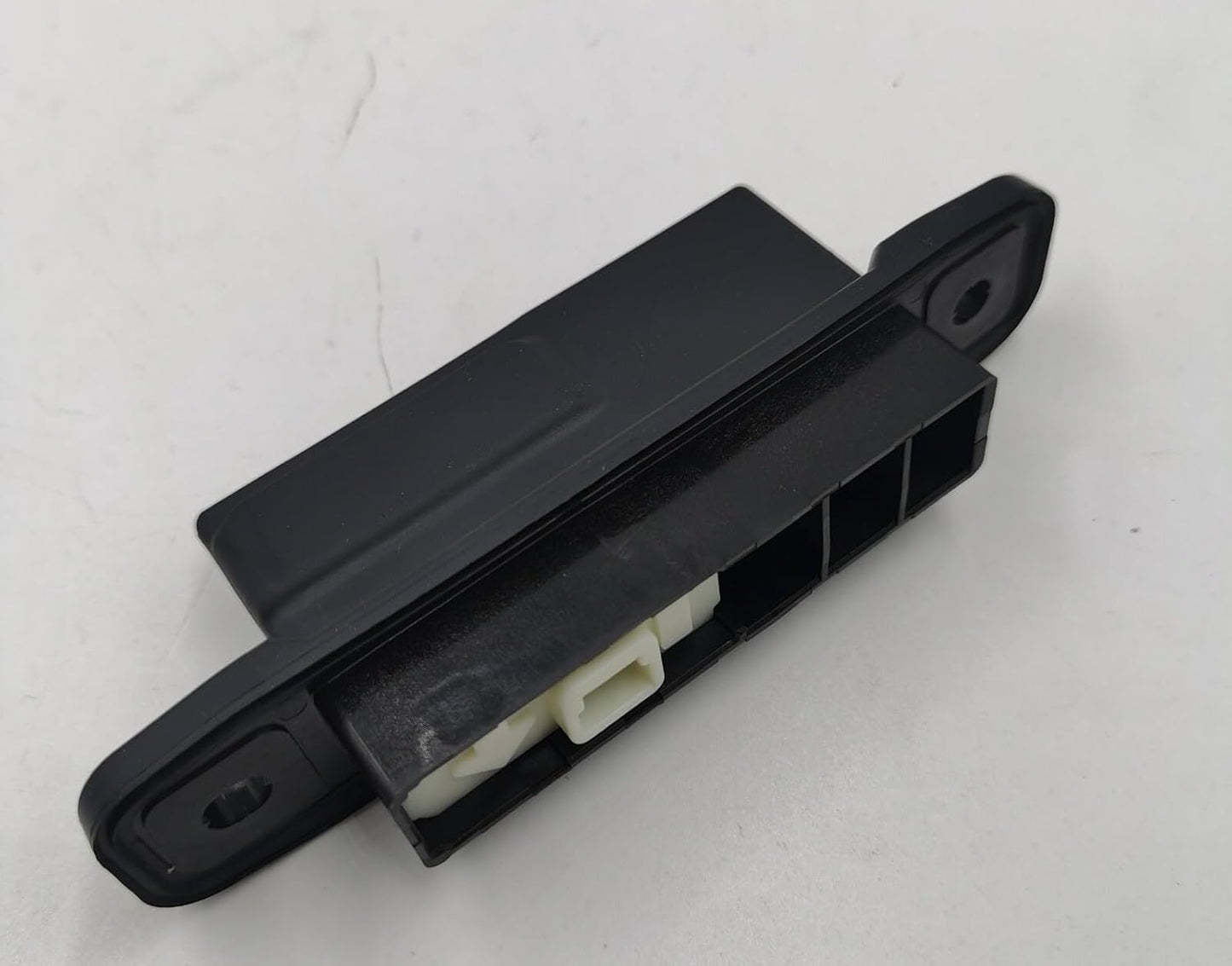ya 4 8.8 for Toyota/for Lexus OE Back Door Opener Switch Assembly 84840-0T010
