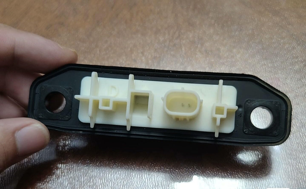 ya 4 8.8 for Toyota OE 84840-47030 Tailgate Release Switch for Yaris, Prius, RAV4