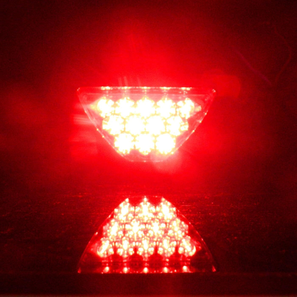 ya 14 9.20 zhengce 12V flashing brake tail light LED safety warning triangle No. 3 flashing re-1