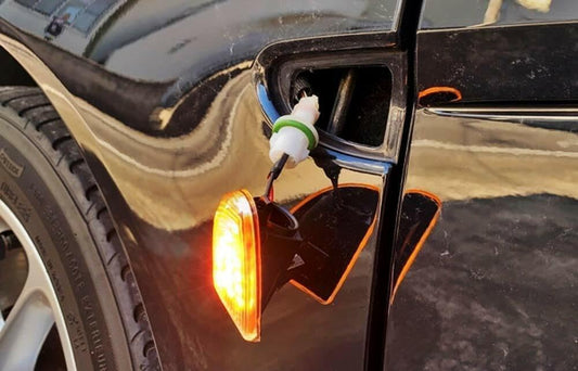 ya 4 8.10 Suitable for the 2007-2015 intelligent Fortwo W451 transparent lens amber full LED front marker light