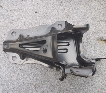 ya 5 8.10 022-2024 for Toyota for Corolla Cross Rear Right Suspension Bracket OE 48717-0A040