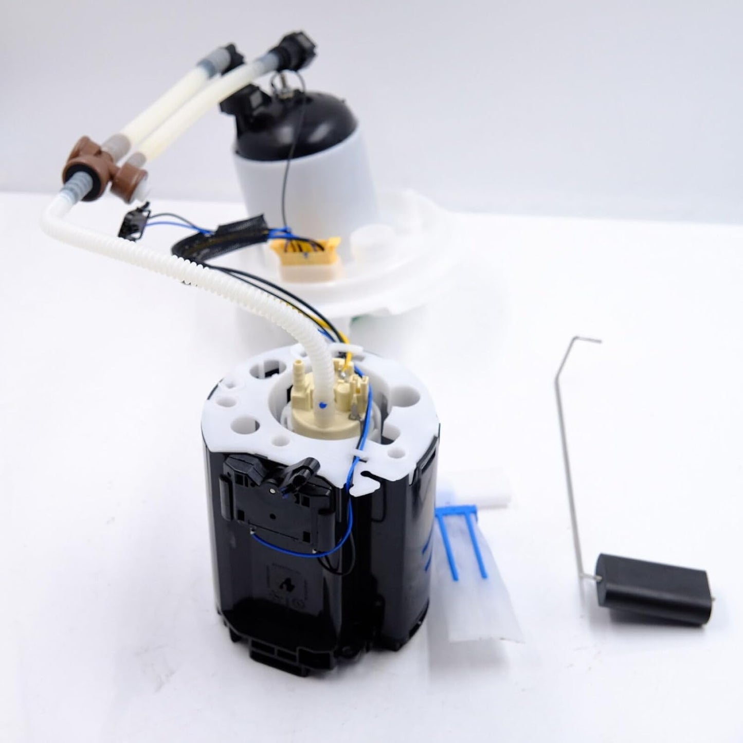 ya 5 8.10 Electric Fuel Pump Gas for Land Rover LR2 2008-2012 6Cyl 3.2L LR038601