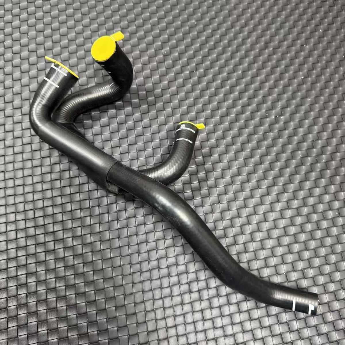 ya 11 9.14 baidi06H121057BA Engine Coolant Hose for Audi for A4 Allroad B8