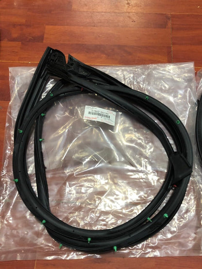 ya 10 9.16 baidi for Toyota for Camry 2018-2023 OE Front Left Door Weatherstrip Seal 67862-06180
