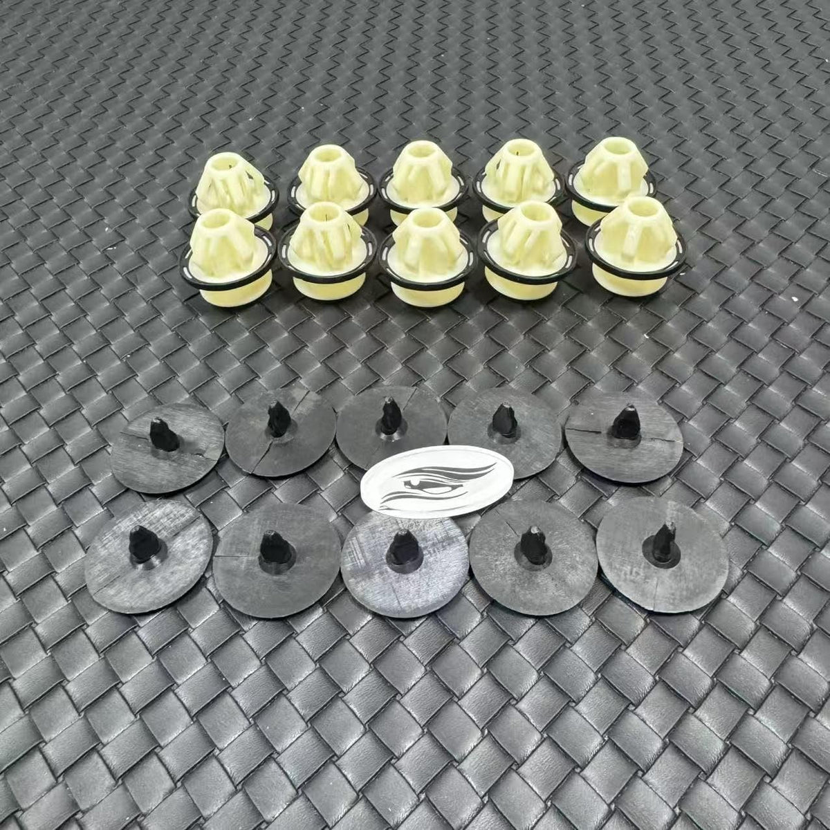 ya 4 8.8.2 98150459700 Door Sill Panel Clip for Porsche 911 718 Cay for MAN
