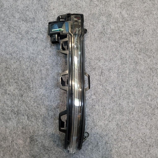 ya 4 8.10 Mirror Turn Signal Light for BMW X3 G05 19-23