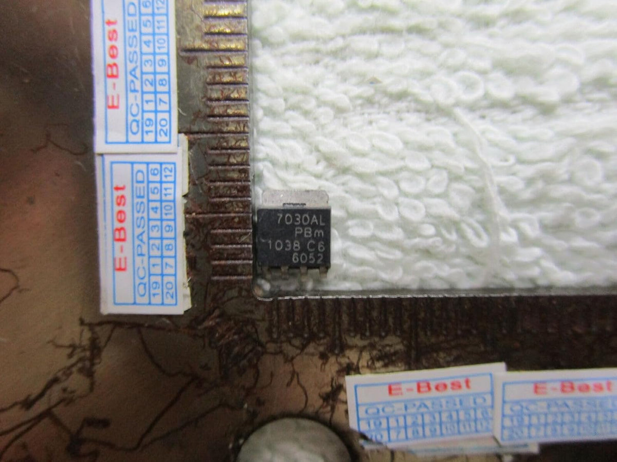 ya 16 10.20 baidi 5pcs 7O30AL 703OAL 7O3OAL 7030AL PH7030AL SOT669 IC Chip #W7*-