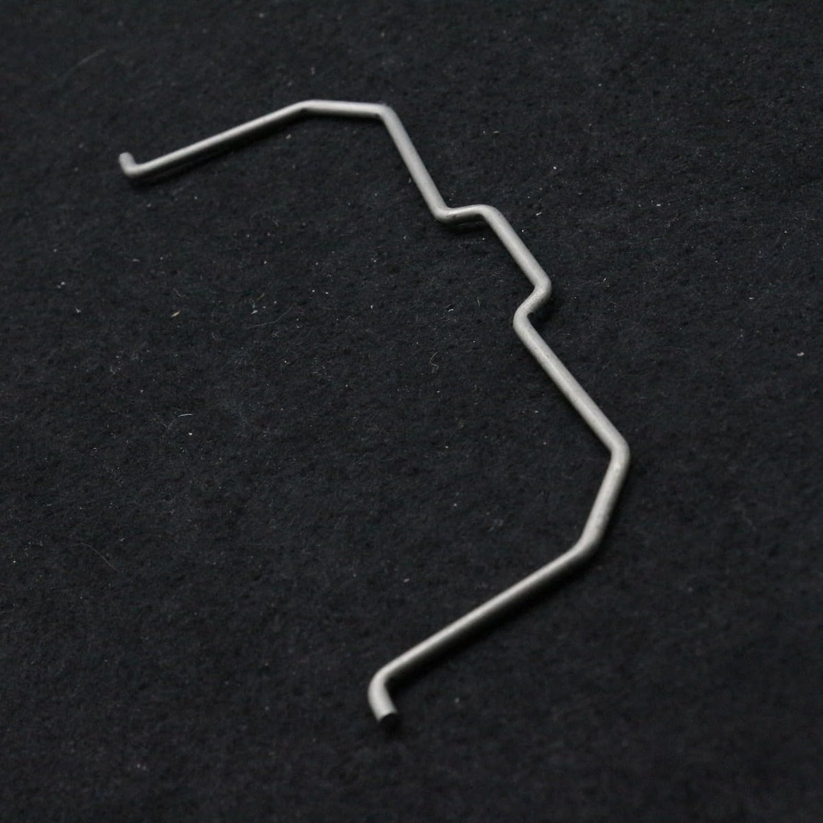 ya 9 10.24 2 Pcs Headlight Bulb Retainer Inner Cover Fastener for BMW 335i 63-12-6-924-671