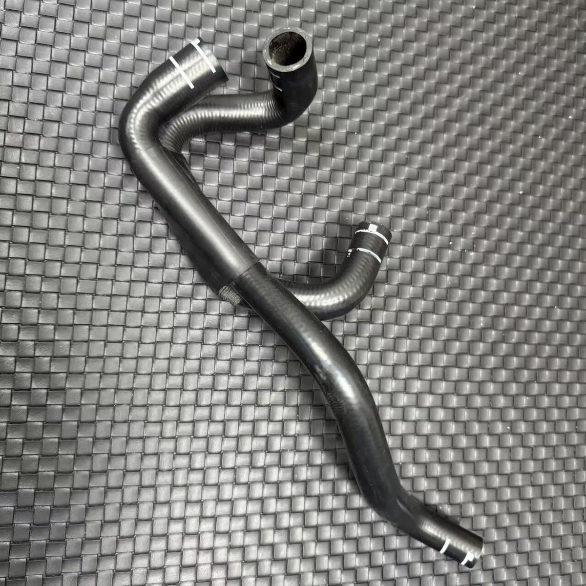 ya 11 9.14 baidi06H121057BA Engine Coolant Hose for Audi for A4 Allroad B8