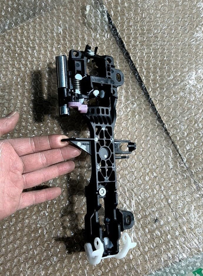 ya 2 8.15 for Toyota OE Front Door Outside Handle for Rame Sub-Assembly RH 69201-47070 for Multi