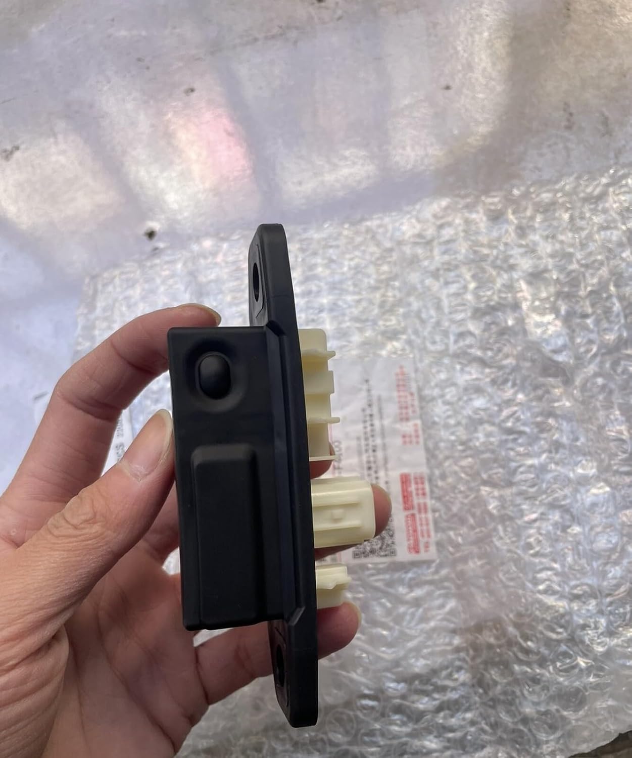 ya 3 8.24 baidi for Toyota OE 84840-47040 Tailgate Release Switch for Yaris, Prius, RAV4, RX