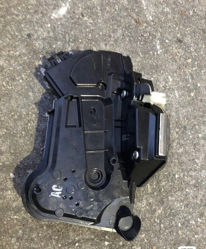 ya 11 9.14 baidiOE Right Front Door Lock Actuator for Toyota for Corolla for Camry Highlander