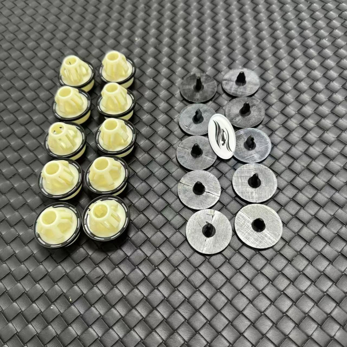 ya 4 8.8.2 98150459700 Door Sill Panel Clip for Porsche 911 718 Cay for MAN
