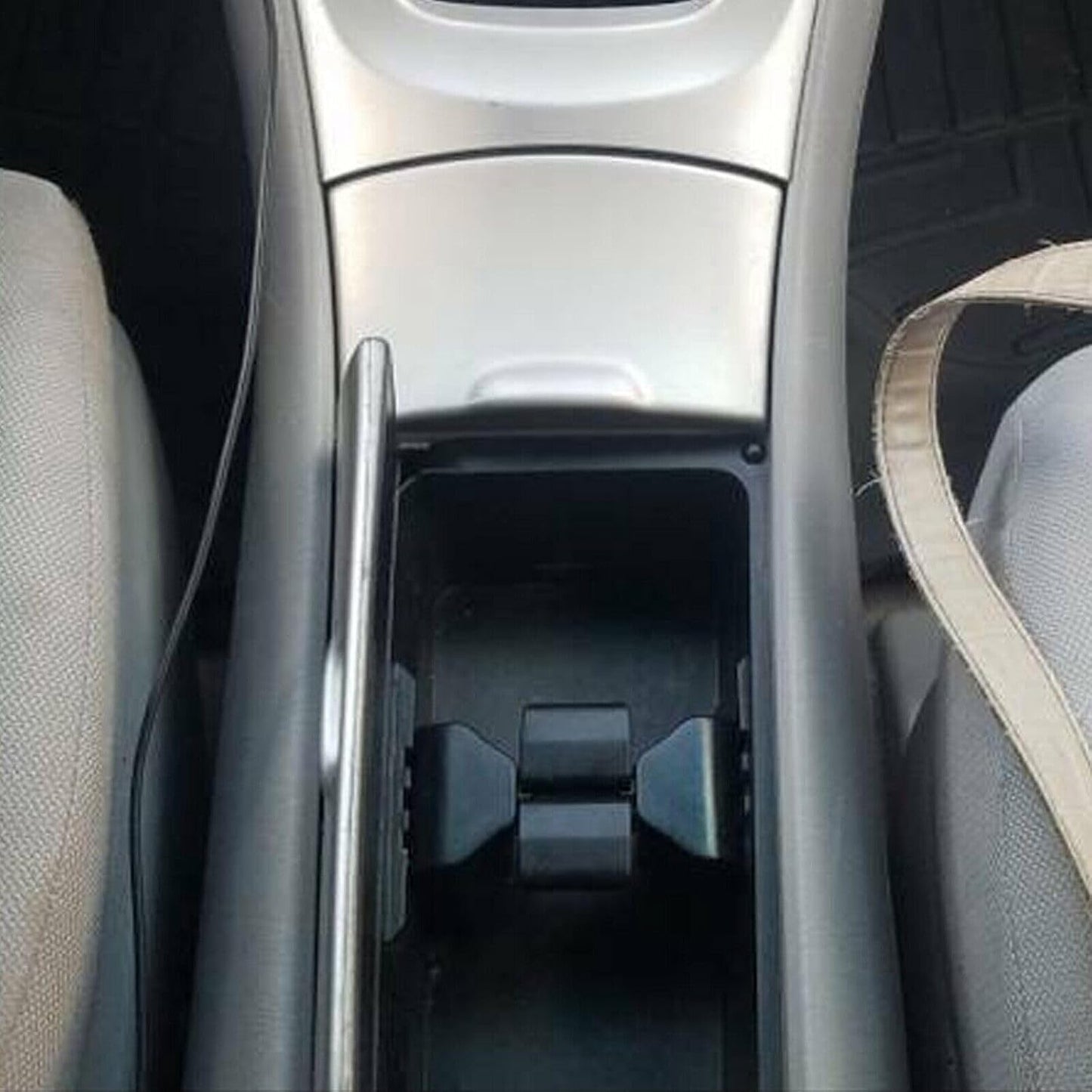 ya 6 8.24 baidi Fits 2002-2007 for Toyota Highlander Black Center Console Cup Holder Insert Divider