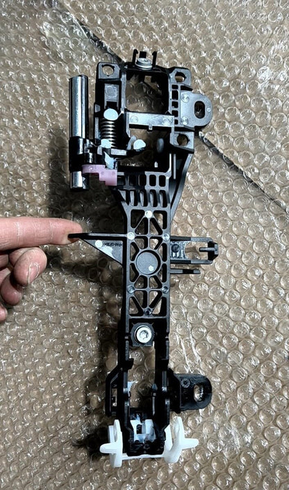 ya 2 8.15 for Toyota OE Front Door Outside Handle for Rame Sub-Assembly RH 69201-47070 for Multi