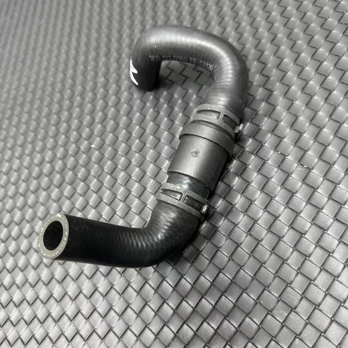 ya 11 9.14 baidi3C0122096G Coolant Hose for VW for Passat B6 2007