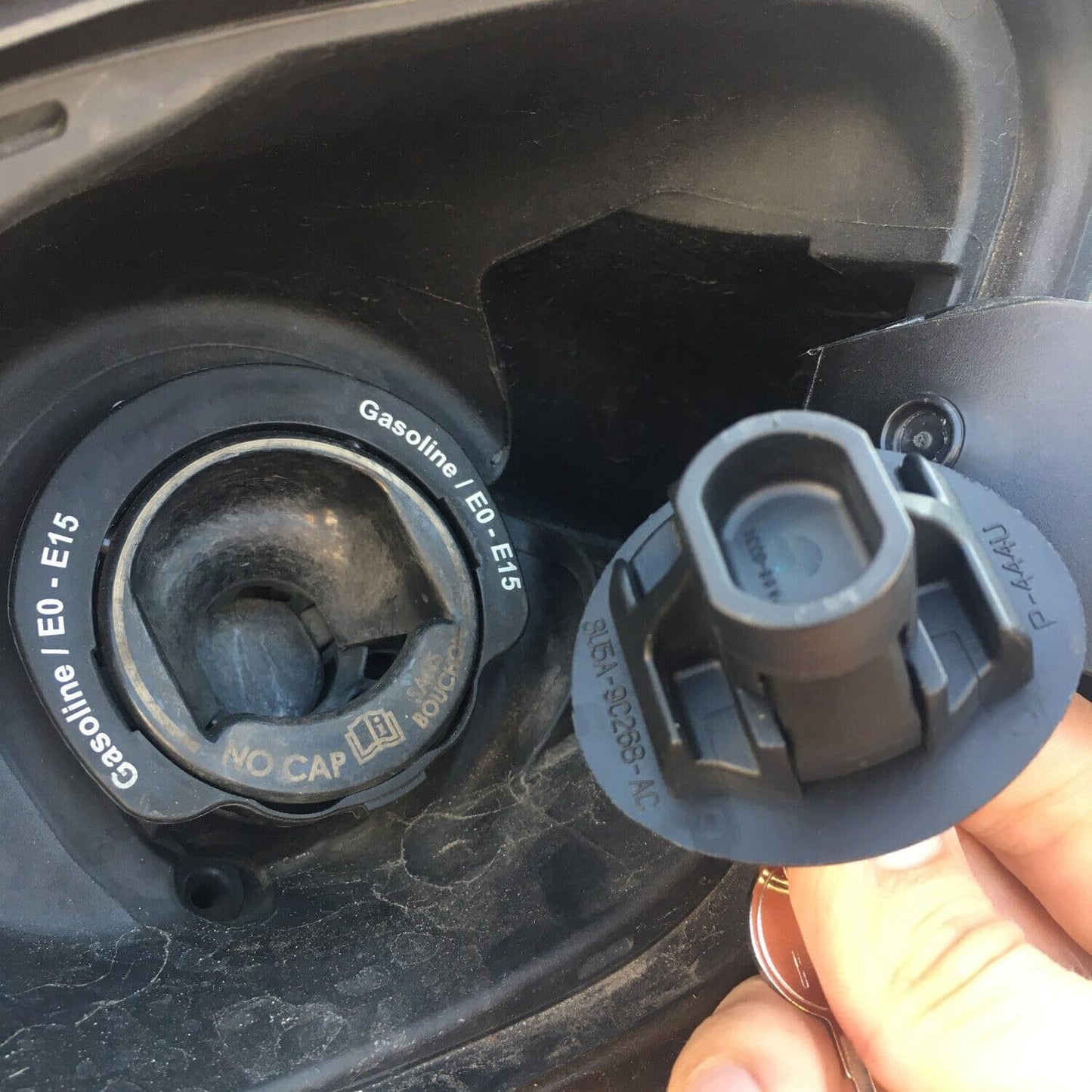 ya 5 8.10 Locking gas cap lock fuel cap with key 8U5Z-9C268-B for Ford F-150 2009-2014