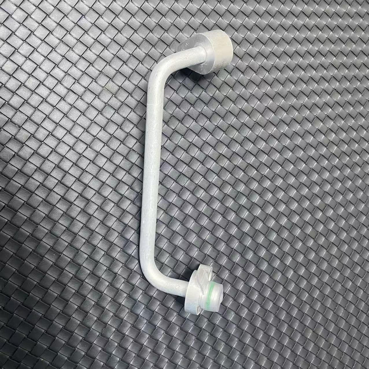 ya 11 9.14 baidiPart 84374386 22807083 Tailgate Support 1 Pack