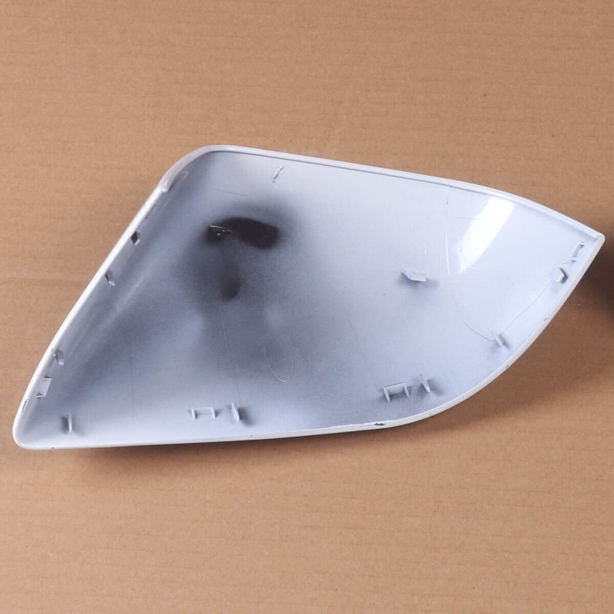 ya 1 8.5.1 White skull cap on right exterior mirror for 2017 - 2019 for Model 3 