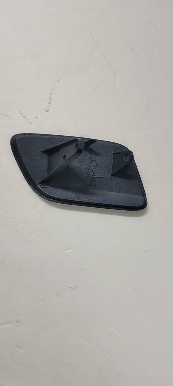 ya 10 5.28.3 Front Bumper Headlight Washer Nozzle Cover Cap 20874809
