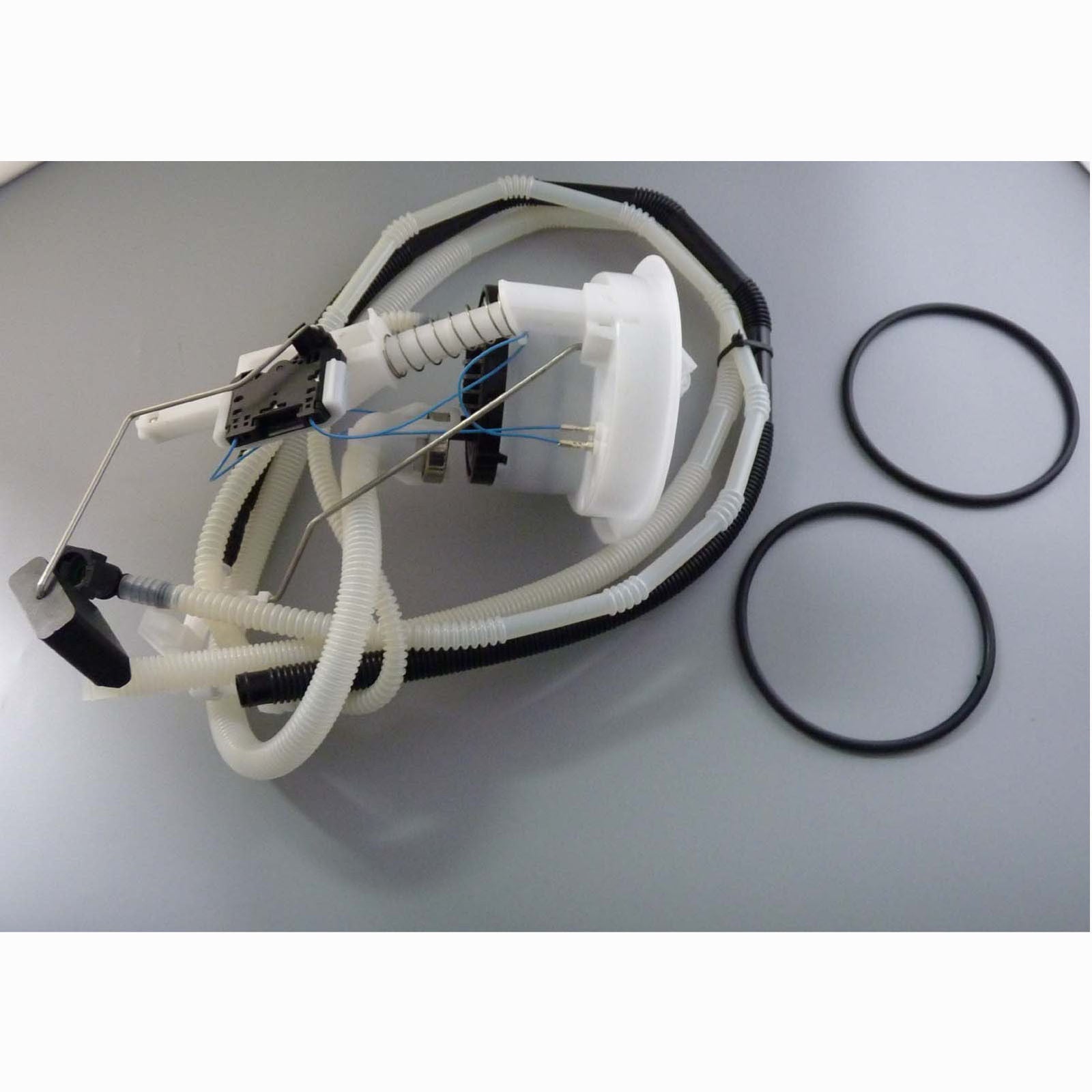 ya 27 7.2 Fuel filter with oil level transmitter and pressure regulator suitable for BMW 328i and 335i.
