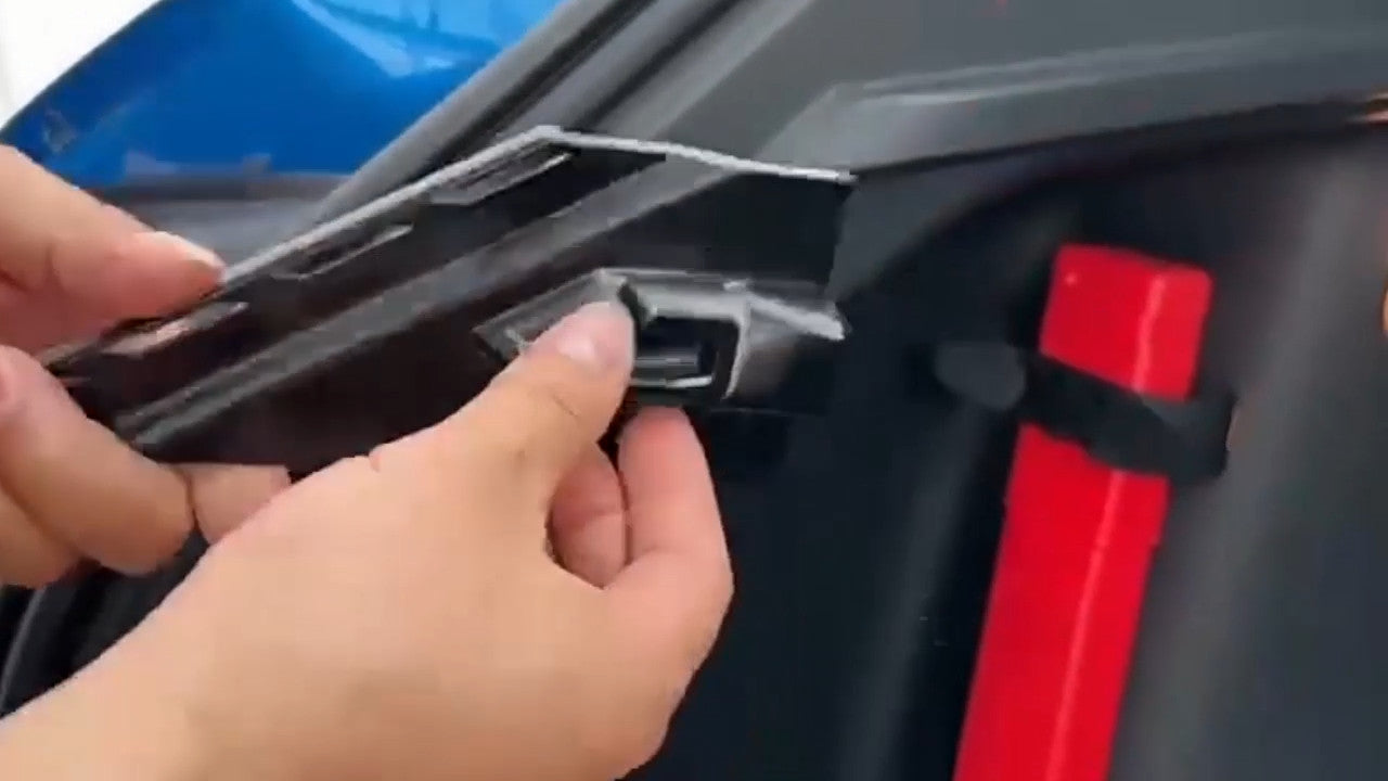 ya 5 6.16.2 Suitable for Chevrolet Trax 2024 2025 rear trunk safety sunshade retractable cargo cover
