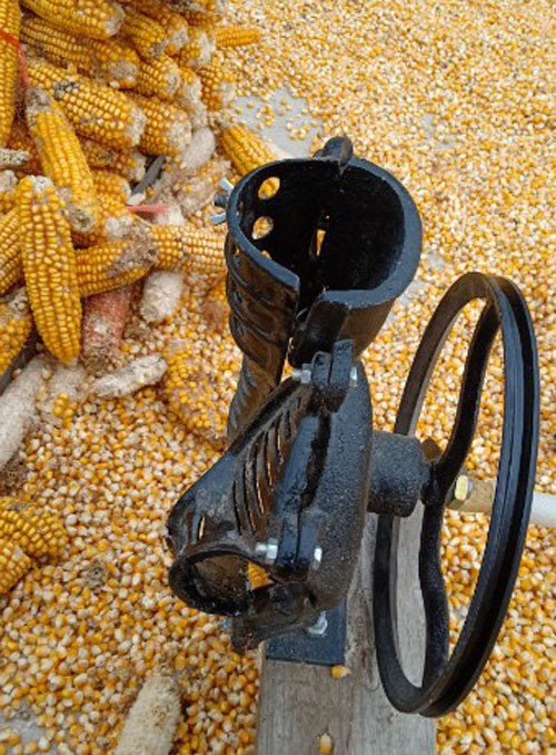 ya 26 Manual Farm Hand Corn Sheller Corn Ears Hulls Walnuts Heavy Duty Thresher Black