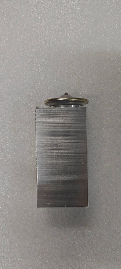 ya 5 8.7 A/C Expansion Valve V30770026 2128300284 for Mercedes MB
