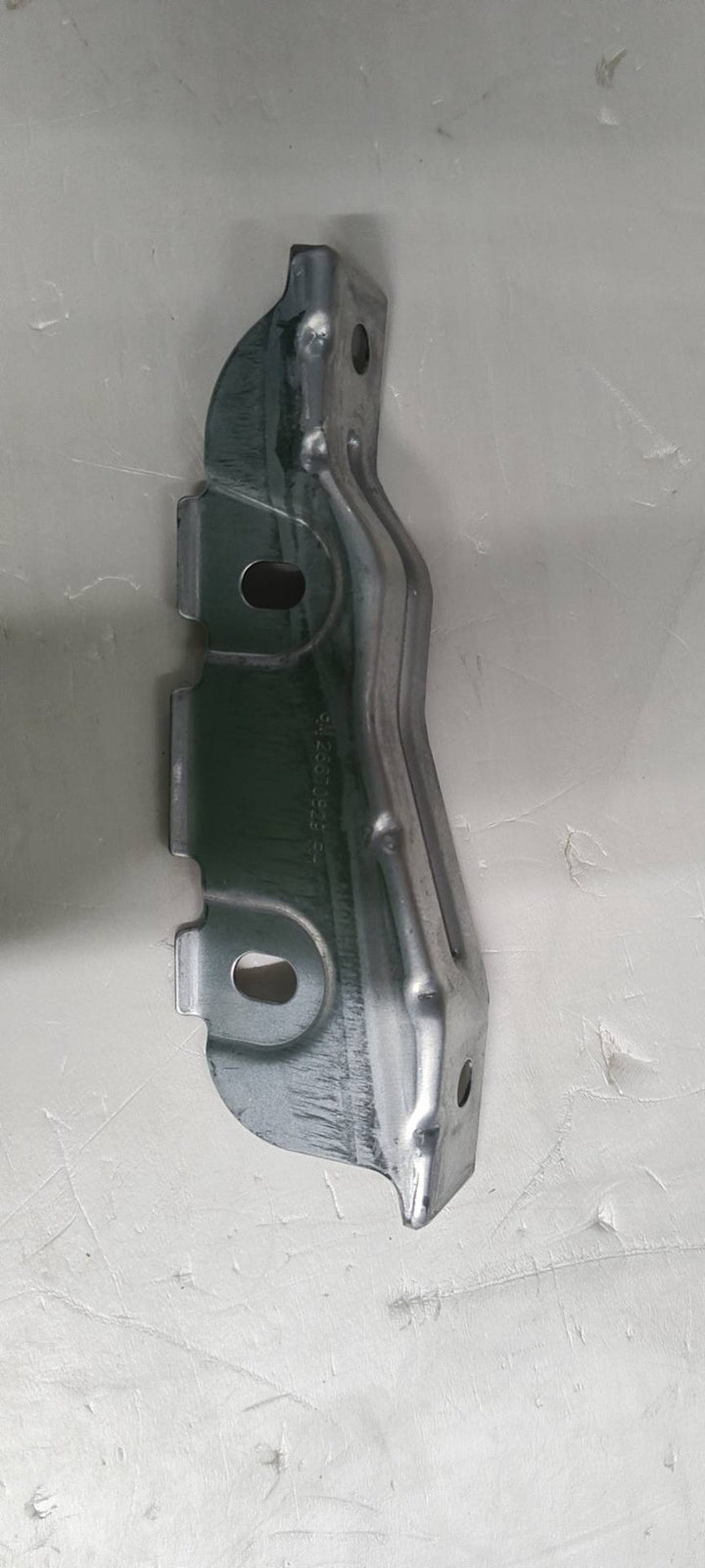 ya 5 8.7 Right Fender Mount Bracket 26670829