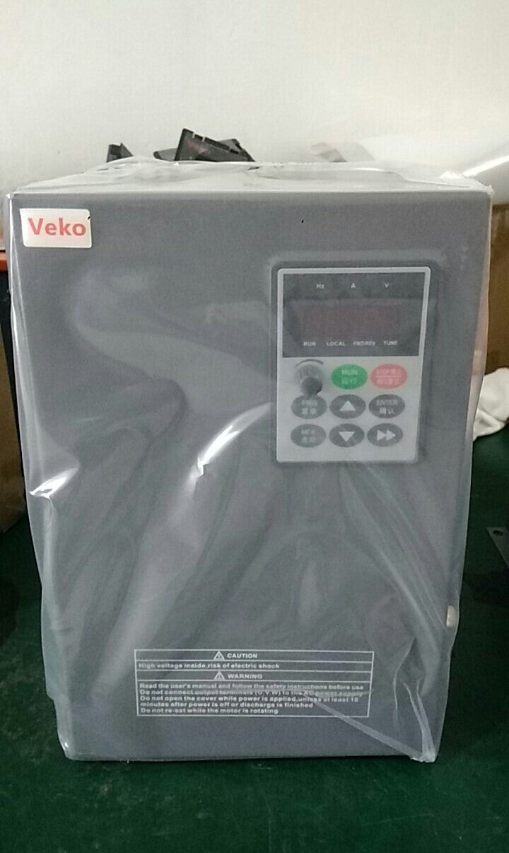 5.5KW 7.5HP 23A VFD Inverter Frequency Converter 1phase 220V to 3phase 0-220V